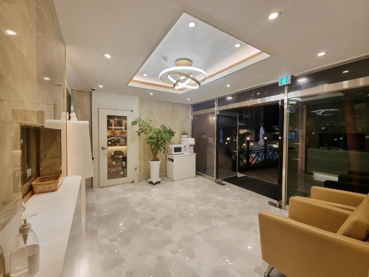 ג'גו Trevi Hotel מראה חיצוני תמונה