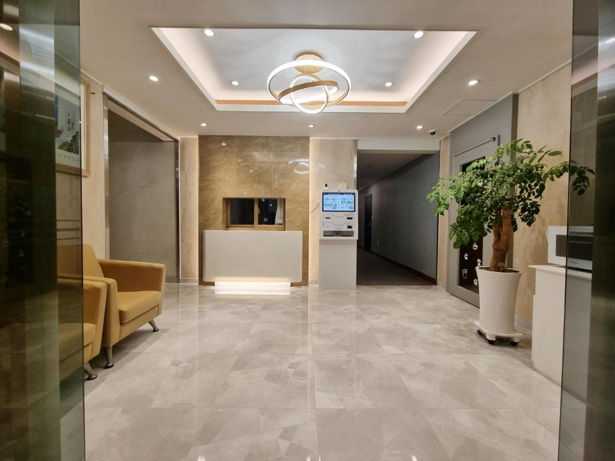 ג'גו Trevi Hotel מראה חיצוני תמונה
