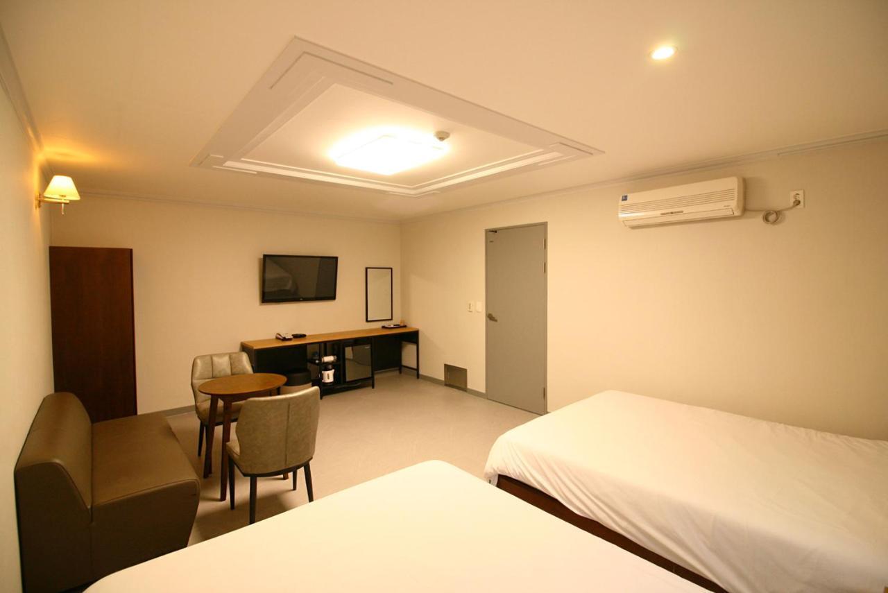 ג'גו Trevi Hotel מראה חיצוני תמונה