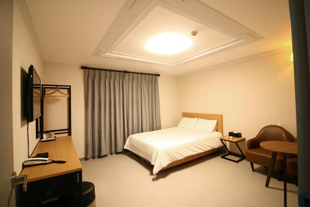 ג'גו Trevi Hotel מראה חיצוני תמונה