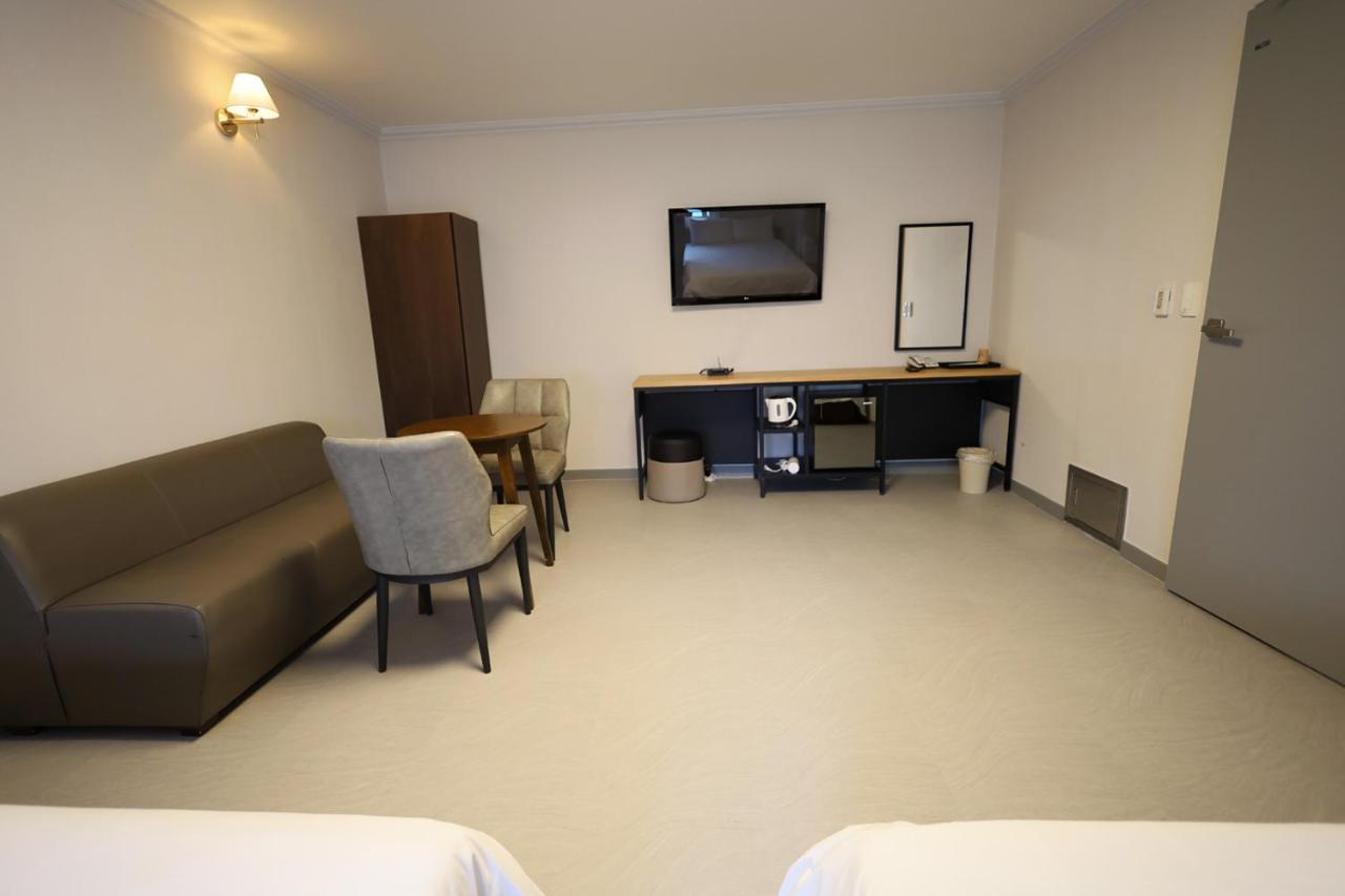 ג'גו Trevi Hotel מראה חיצוני תמונה