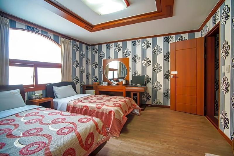 ג'גו Trevi Hotel מראה חיצוני תמונה