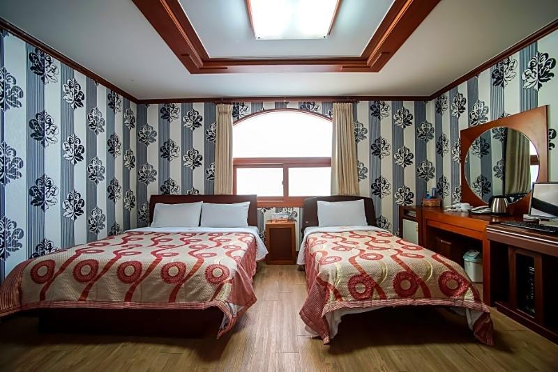 ג'גו Trevi Hotel מראה חיצוני תמונה